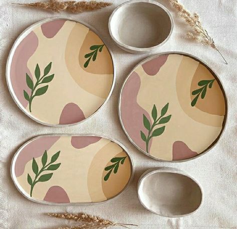 Painting Pottery Plates, Indoor Aesthetic, Ceramic Plates Designs, Diy Keramik, Ceramic Cafe, Diy Pottery Painting, Tattoos Inspiration, Bachelorette Pad, I Love Cats