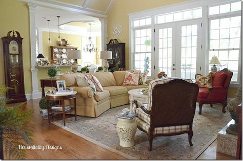 living room french doors Housepitality Designs, Country French Living Room, Charles Faudree, French Living Rooms, Living Room Wall Color, Narrow Living Room, Cottage Rose, French Living, Charming Home