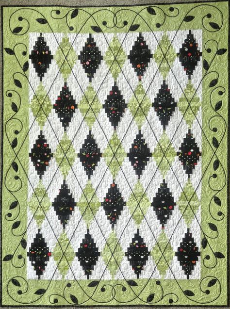 Jillily Studio: HELP WANTED Argyle Quilt, Black And White Quilts, Quilt Retreat, Applique Quilt Patterns, Plaid Quilt, Quilting Notions, Log Cabin Quilts, Quilt Border, Green Quilt