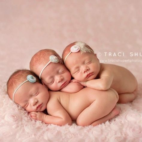 Pure sweetness. Newborn triplets Triplets Photography, Newborn Triplets, Twin Photography, Foto Newborn, Triplet Babies, Adorable Newborn, Newborn Twins, Stylish Eve, Newborn Poses