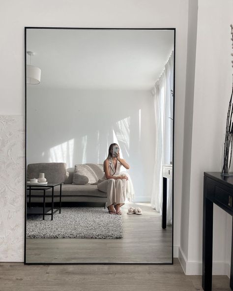 Living Room Large Mirror, Oversized Mirror Apartment, Massive Mirror Bedroom, Ground Mirror Bedroom, Office Mirror Ideas, Large Mirror In Bedroom Aesthetic, Living Room With Big Mirror, Big Wall Mirror Living Room, Big Mirror Bedroom