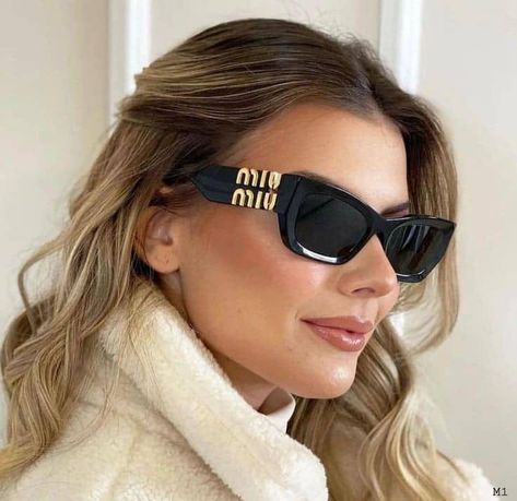 Eye Butterfly, Miu Miu Glasses, Miu Miu Sunglasses, Womens Sunglasses, Glasses Shop, Estilo Chic, Women Sunglasses, Glasses Fashion, Eyewear Sunglasses