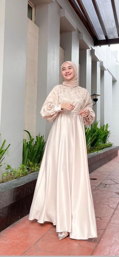 Bresmaid Dresses Muslim, Muslim Dress Party, Baju Bridesmaid Hijab, Dress Brokat Modern, Model Dress Kebaya, Dress Muslim Modern, Braidsmaid Dresses, Hijab Dress Party, Dress Pesta