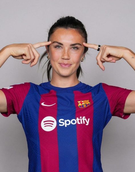 Barcelona Femeni, Ingrid Engen, Women’s Soccer, Girls Soccer, Leo Messi, Womens Football, Pedro Pascal, Female Athletes, Fc Barcelona