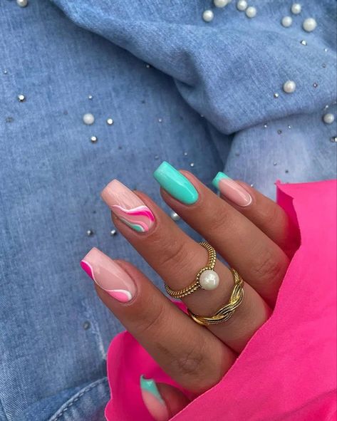 Pink And Blue Nails Design Simple, Tiffany Blue And Pink Nails, Pink And Blue Nails Design, Blue Pink Nails, Ibiza Nails, Nail Art Blanc, Tiffany Blue Nails, Uñas Aesthetic, Unghie Sfumate