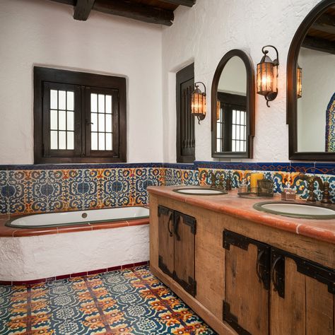 Spanish Colonial House 💖💛💖 Spanish Style Office, Hacienda Style Bathroom, Old Spanish Style Homes, Spanish Bathroom, Colonial Cottage, Spanish Style Homes, Hacienda Style, Spanish Revival, Spanish House