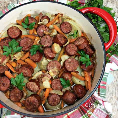 Dublin Coddle Dublin Coddle Recipe, Coddle Recipe, Irish Dinner Recipes, Dublin Coddle, Irish Dinner, Pasta Bake Easy, Low Carb Dishes, Great Dinner Recipes, Irish Foods