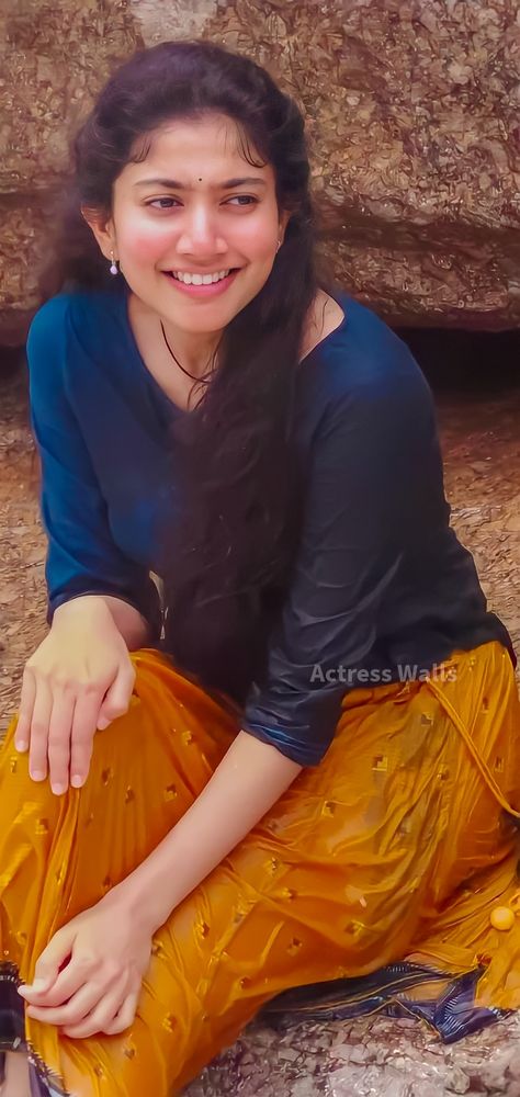 Naresh Thakor, Sai Pallavi Hd Images, Sai Pallavi, Cute Pics, Photo Pose Style, Actress Pics, Beautiful Smile Women, Image Hd, Follow For More