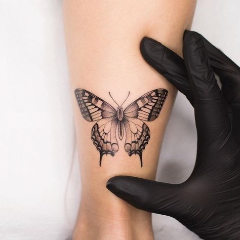 Jewlery Tattoo, Skull Butterfly Tattoo, Butterfly Tattoos Images, Symmetrical Tattoo, Clever Tattoos, Petite Tattoos, Moth Tattoo, Tattoo Bracelet, Butterfly Tattoo Designs