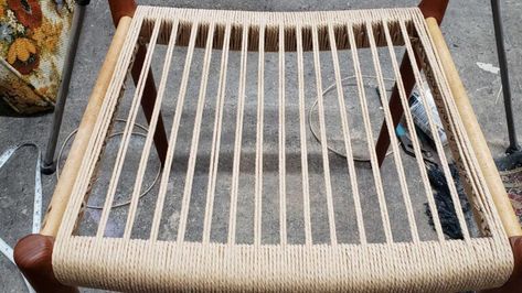 How To Replace A Woven Seat With Danish Cord - Lazy Guy DIY Weaving Chair Seat Diy, Woven Chair Diy, Chair Weaving Diy, Diy Rattan Chair, Rope Chair Seat, Rope Chair Diy, Diy Woven Bench, Weaving Chair, Deck Fencing