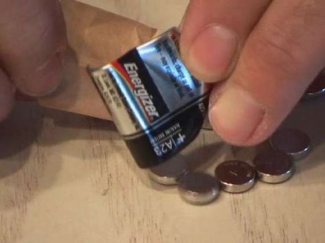 Saves $$!! Inside an A 23 battery is 8 watch batteries!! Much cheaper than buying the single packs.. Battery Hacks, Weird Ideas, Pants Ideas, Batteries Diy, 9 Volt Battery, Watch Battery, Diy Car, Laptop Battery, Tech Support