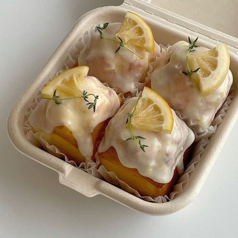 Mini Lemon Cakes, Lemon Cakes, Food Sweet, Lemon Desserts, Food Is Fuel, Dessert Drinks, Food Obsession, Cafe Food, Interesting Food Recipes