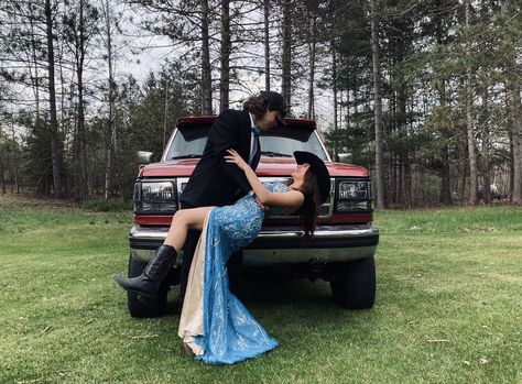 Prom Pictures Couples With Truck, Prom Dress With Cowgirl Boots, Prom Truck Pictures, Truck Prom Pictures, Prom Pictures With Truck, Country Prom Pictures, Cowgirl Prom, Prom Picture Poses For Couples, Cowboy Prom