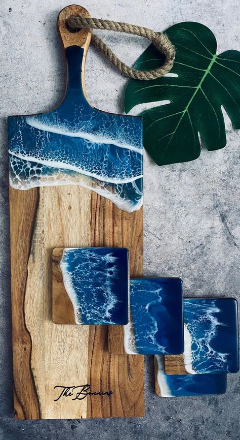 Wood And Resin Coasters, Wood Deco, Charcuterie Board Cheese, Resin And Wood Diy, Sister Crafts, Epoxy Ideas, Tree Stumps, Charcuterie Inspiration, Diy Resin Projects