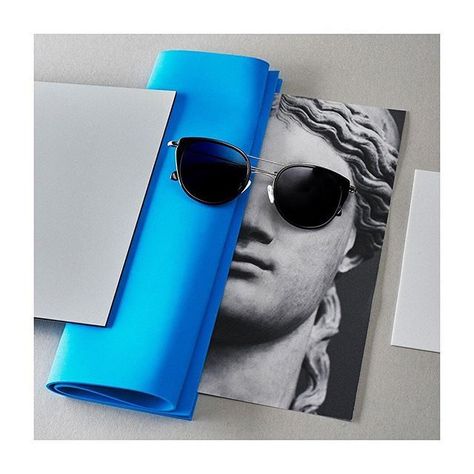 Eyewear Shop Design, Sunglass Photography, Sunglass Photoshoot, Eyewear Photography, Desk Items, Eyewear Display, Style Bleu, Cute Sunglasses, Fashion Eye Glasses