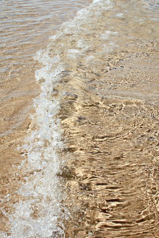 ^ Zsazsa Bellagio, Cream Aesthetic, Beige Wallpaper, Gold Aesthetic, Harry Styles Photos, Beach Wallpaper, Wave Art, 背景 シンプル, Photo Wall Collage