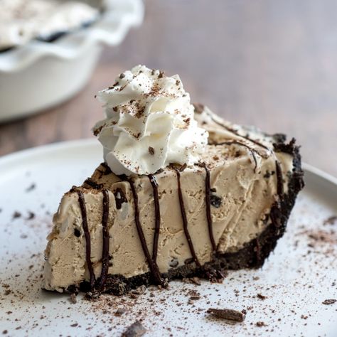 Cappuccino Ice Cream Pie - Farm Flavor Recipe Cappuccino Pie, Ice Cream Cake Recipe Homemade, Coffee Flavored Ice Cream, Coconut Crust, Ice Cream Pie Recipe, Flavored Ice, Ice Cream Pie, Chocolate Wafer Cookies, Food Holidays