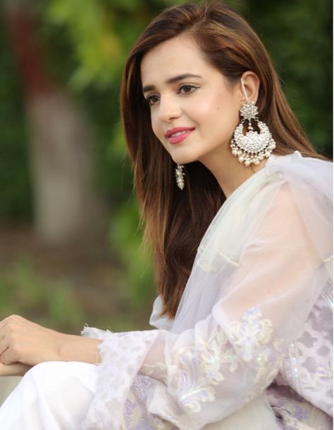 Sumbal Iqbal, Pakistani Celebrities, Doodle Images, Pakistani Actress, Wedding Sneaker, Lehenga, Wedding Shoe, Diamond Earrings, White Dress