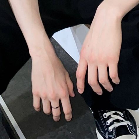 Yeonjun Hands, Practice Drawing Hands, Txt Details, Yeonjun Txt Icons, Jay Aesthetic, Txt Core, Kpop Details, Yeonjun Txt, Txt Soobin