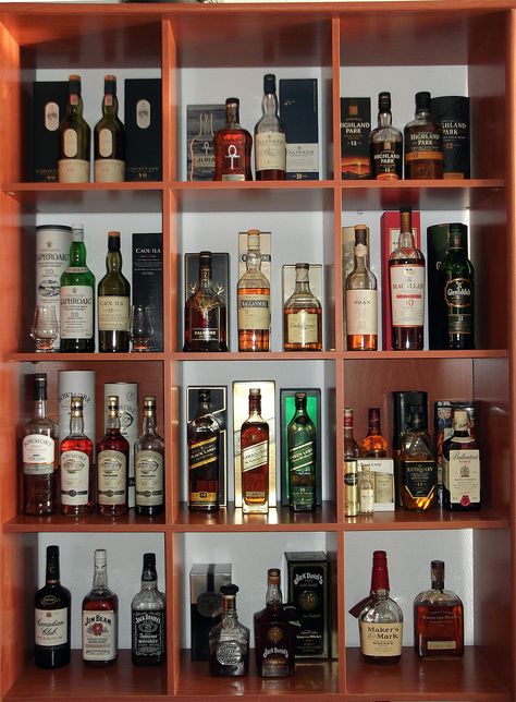 Whiskey Room, Whisky Bar, Wine Shelves, Whiskey Bar, Bar Designs, Cake Day, Home Bar Designs, Cigars And Whiskey, Scotch Whiskey