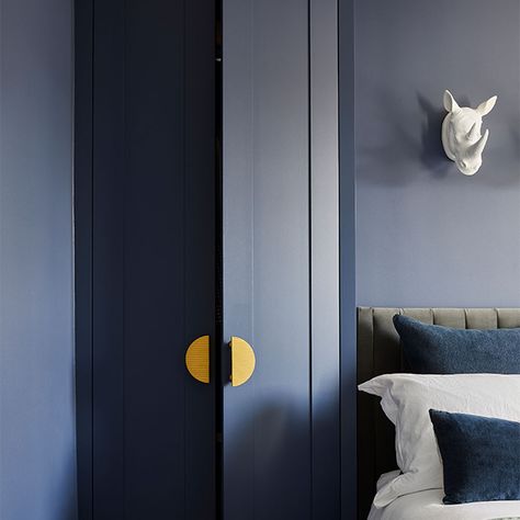 Upbeat and vibrant tones give this unloved city flat a bold new identity Navy Bedroom Ideas, Indigo Blue Paint, Half Moon Handles, Relaxing Bedroom Ideas, Navy Bedrooms, Dark Blue Bedrooms, Nautical Aesthetic, Bedroom Colour, Brass Interior