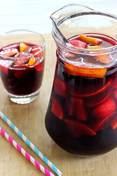 Sangria Red Wine, Spanish Cocktails, Spanish Sangria, Orange Simple Syrup, Easy Sangria Recipes, Red Wine Recipe, Sangria Red, Wine Recipe, Apple Cider Recipe