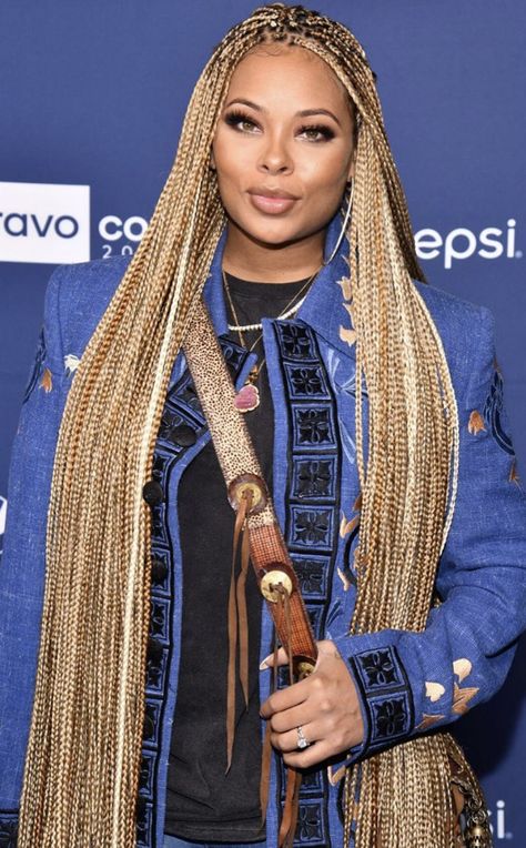 Gold Braids For Black Women, Gold Knotless Braids, Blonde Braids Black Women, Styling Locs, Baddie Braids, Gold Braids, Eva Marcille, Braids With Shaved Sides, Individual Braids