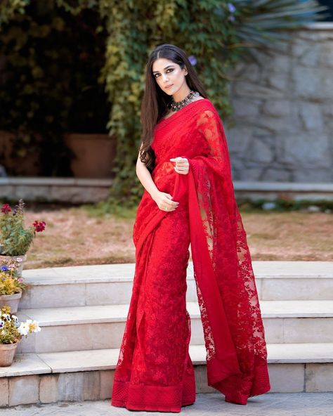 Pakistani Saree, Saree Model, Diwali Dresses, Buy Designer Sarees Online, Maya Ali, Saree Style, Dresses Design, Eternal Beauty, Tv Streaming