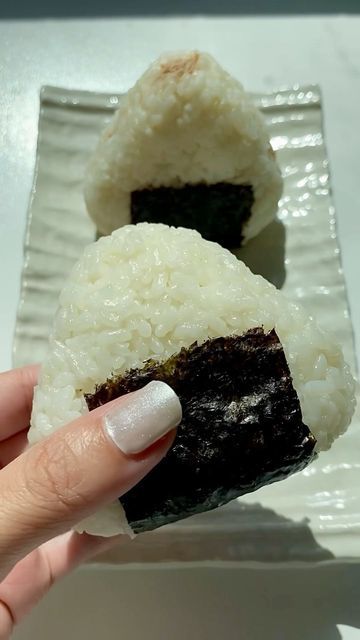 Tuna Mayo Onigiri Recipe, Japanese Mayo Recipe, Tuna Mayo Onigiri, Easy Onigiri Recipe, Can Tuna, How To Make Tuna, Onigiri Recipe, Icon Cat, Tuna Mayo