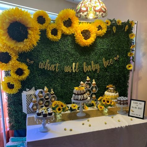 Sunflower Backdrop Ideas, Sunflower Party Themes, Sunflower Backdrop, Golden Wedding Anniversary Party, Sunflower Birthday Parties, Sunflower Party, Sunflower Baby Showers, Paper Sunflowers, Backdrop Ideas