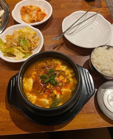 Korean Lunch Food, Korean Restaurant Food, Korean Restaurant Aesthetic, Bbq Korean, Restaurant Pictures, Aesthetic Foods, Sea Point, Korean Restaurant, Korean Street Food