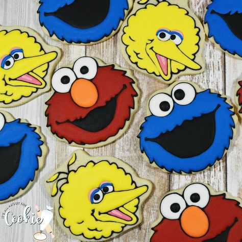 Big Bird Cookies Decorated, Sesame Street Royal Icing Cookies, Blaze And The Monster Machines Party, Cookie Birthday, Designer Cookies, Elmo Cookies, Icing Ideas, Bird Cookies, Sesame Street Cookies