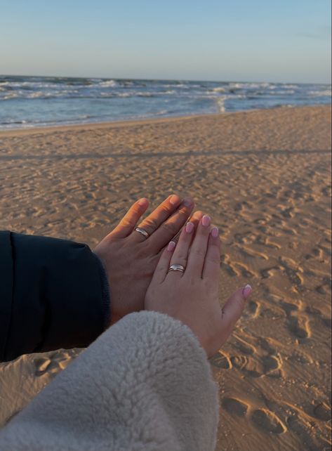 Just married on the beach Young Marriage, Dream Marriage, Marrying Young, Life Vision Board, Newly Married Couple, Wife Life, Newly Married, Future Lifestyle, Marriage Life