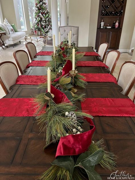 It's easy to create a luxurious traditional red and green dining room table with garland, napkins, plates, and ribbon for holiday elegance that's not too fussy, formal, or in your face! Green Dining Room Table, White Christmas Ideas, Christmas Dining Table Decorations, Christmas Dining Room Table, Green And White Christmas, Green Christmas Tree Decorations, Dining Table Decorations, Holiday Dining Room, Christmas Coffee Table Decor