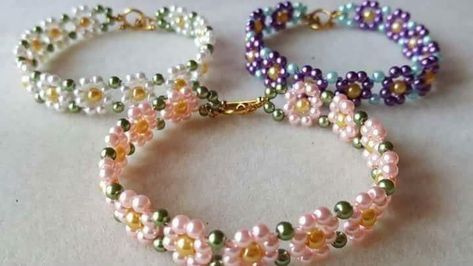 2022 Year, Bead Tutorials, Daisy Bracelet, Beaded Bracelets Tutorial, Beaded Jewelry Tutorials, Seed Bead Tutorial, Beaded Bracelet Patterns, Diy Youtube, Beaded Jewelry Patterns