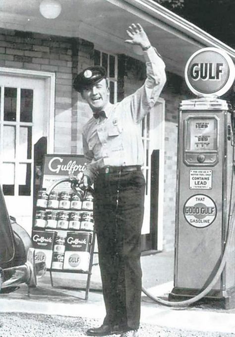 How to void off a jerk Mechanics Photography, Gas Station Attendant, Old Gas Pumps, Phillips 66, Pompe A Essence, Good Resume Examples, Fuel Truck, Oil Service, Old Gas Stations