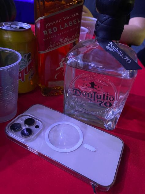 Corridos Playlist Cover, Johnnie Walker Red Label, Bob Marley Painting, Alcoholic Drinks Pictures, Pretty Alcoholic Drinks, Alcholic Drinks, Instagram Cool, Blended Scotch Whisky, Alcohol Aesthetic