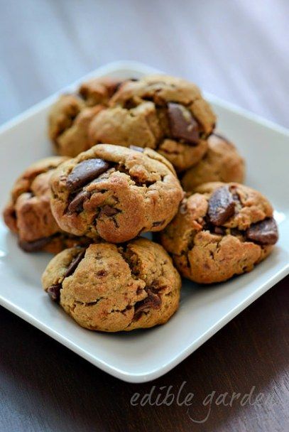 Whole wheat chocolate chip cookies, step by step recipe Whole Wheat Brownie Recipe, Whole Wheat Chocolate Chip Cookies, Wheat Chocolate Chip Cookies, Cookie Spread, Cookie Packaging, Milk Chocolate Chips, Brownie Cookies, Food Cakes, Whole Wheat