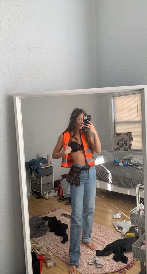 Mechanic Halloween Costume Womens, Halloween Construction Worker Costume, Home Depot Costume, Jorts Halloween Costumes, Construction Party Outfit College, Construction Theme Outfit Women, Construction Halloween Costume For Women, Worker Outfits Women, Builder Costume Women