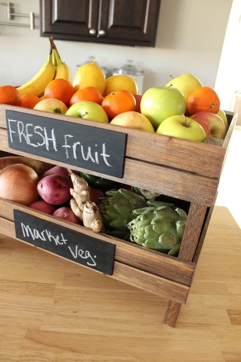 DIY Stackable Fruit Crate I The Wood Grain Cottage Vasos Vintage, Wooden Fruit, Farmhouse Pottery, Fruit Crate, Astuces Diy, Fresh Fruits, Fresh Fruits And Vegetables, Wooden Crates, Wooden Crate