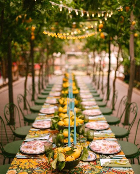 Summer Night Party, Italian Dinner Party, Italian Night, Beautiful Dinner, Engagement Dinner, Italian Aesthetic, Amalfi Coast Wedding, Outdoor Dinner Parties, Party Tablescapes