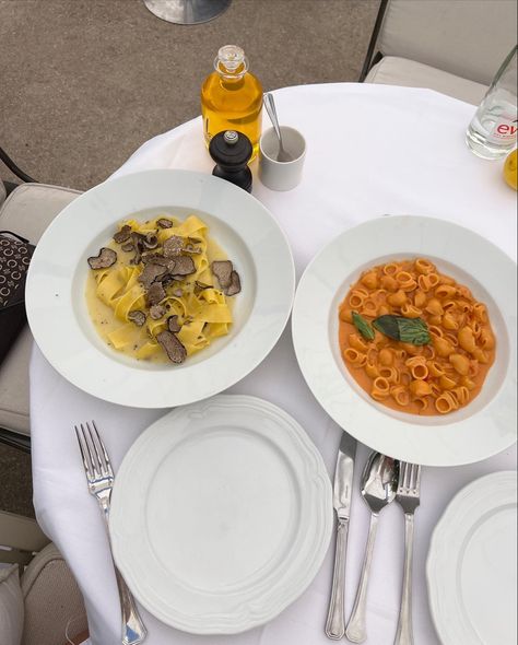 Pasta, paris, lunch in Paris, Italian restaurant, Loulou paris, paris vibe, paris style Paris Lunch Aesthetic, Pasta In Paris, Loulou Paris, Paris Vibe, London Lunch, Pasta Lunch, Pasta Restaurants, Truffle Pasta, Vodka Pasta