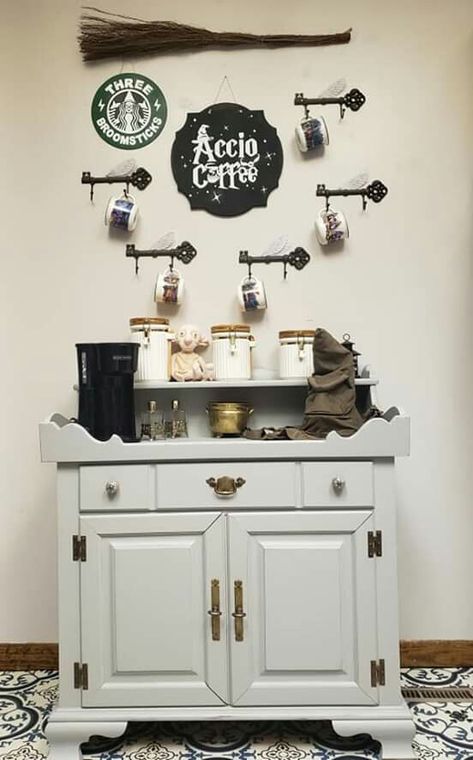 Harry Potter Dining Room Decor, Harry Potter Inspired Kitchen, Harry Potter Theme Kitchen, Witchy Coffee Bar Ideas, Harry Potter Coffee Bar Ideas, Harry Potter Kitchen Decor Ideas, Harry Potter Kitchen Theme, Harry Potter Themed Kitchen, Harry Potter Kitchen Ideas