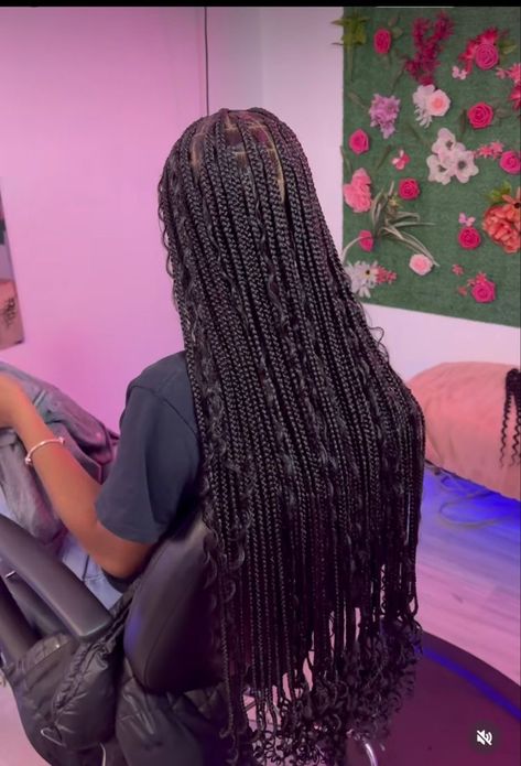 Follow me 🩶 Long Knotless Braids With Curls, Pretty Braided Hairstyles With Curls, Black Braids With Curls, Braid Hairstyles For Wedding, Updo Braid Hairstyles, Updo Braids Hairstyles, Braided Rose Hairstyle, Rose Hairstyle, Knotless Braids With Curls