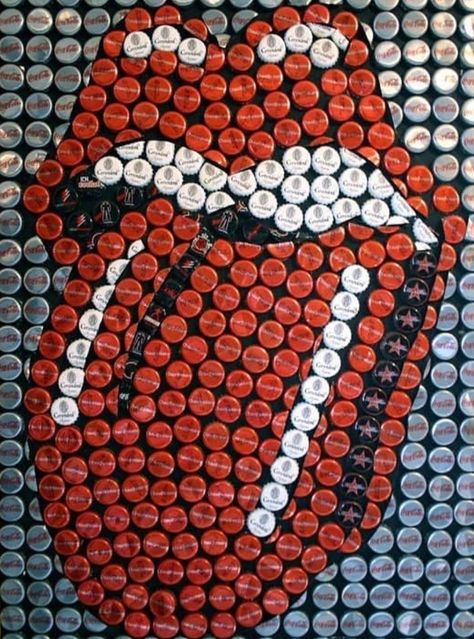 Art From Bottle Caps, Bottle Cap Bar Top, Art With Bottle Caps, Bottle Caps Art, Diy Beer Bottle, Beer Cap Table, Beer Bottle Diy, Bottle Top Art, Beer Bottle Cap Crafts