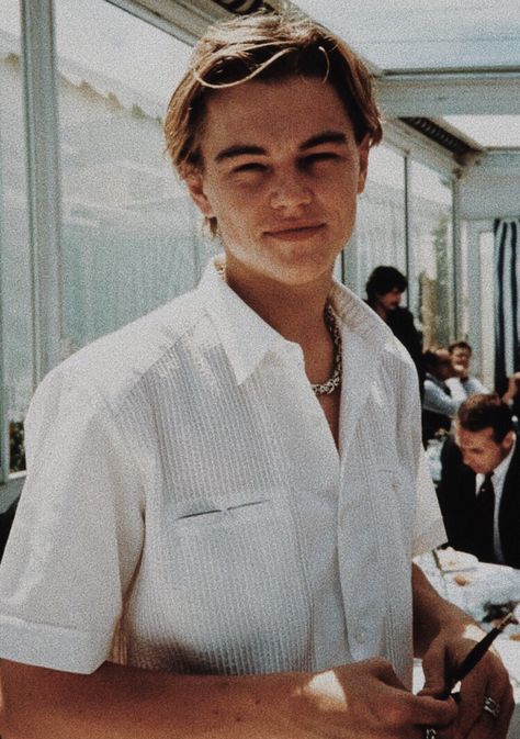 Leonardo Dicaprio Titanic, Romeo Ve Juliet, Old Celebrities, Leonardo Dicaprio 90s, Young Leonardo Dicaprio, Photo Recreation, Wall Pics, Leo Dicaprio, Paris Jackson