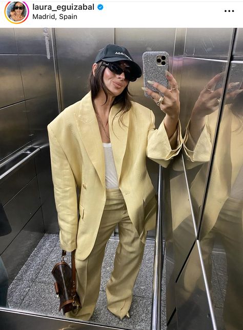 Yellow Blazer Outfit, Yellow Pants Outfit, Minimalism Clothes, French Outfit, Cool Girl Style, European Summer Outfits, Trend Fashion, Summer Outfit Inspiration, Looks Street Style