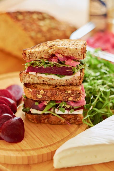 Beet Sandwich, Rye Bread Sandwiches, High Tea Food, Micro Greens, Roast Beef Sandwiches, Beet Recipes, Healthy Sandwiches, Feel Good Food, Grilled Sandwich