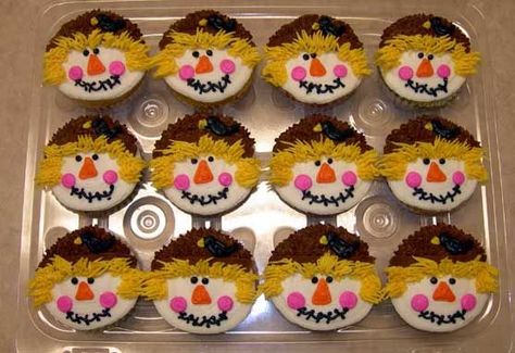 Scarecrow Cupcakes - Something different.  The room mother said since the party was to be a "Harvest Party" and they couldn't have Halloween type cupcakes....I came up with the scarecrow ones for her. Scarecrow Pull Apart Cupcakes, Scarecrow Appetizer, Scarecrow Crunch Snack, Scarecrow Cupcake Cake, Scarecrow Cupcakes, Scarecrow Party, Boys Cupcakes, Scarecrow Cupcake, Scarecrow Cake