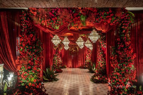 Petalsndrapes Here is a regal pathway that leaves you awestruck Black Indian Wedding, Passage Decor, Indian Beach Wedding, Red Reception, Red Wedding Decor, Royal Decor, Ganesh Decoration, Weddings 2024, Royal Indian Wedding